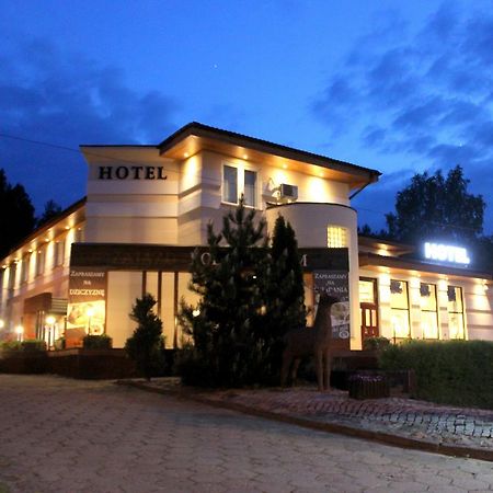 טוחולה Hotel Pod Jeleniem מראה חיצוני תמונה