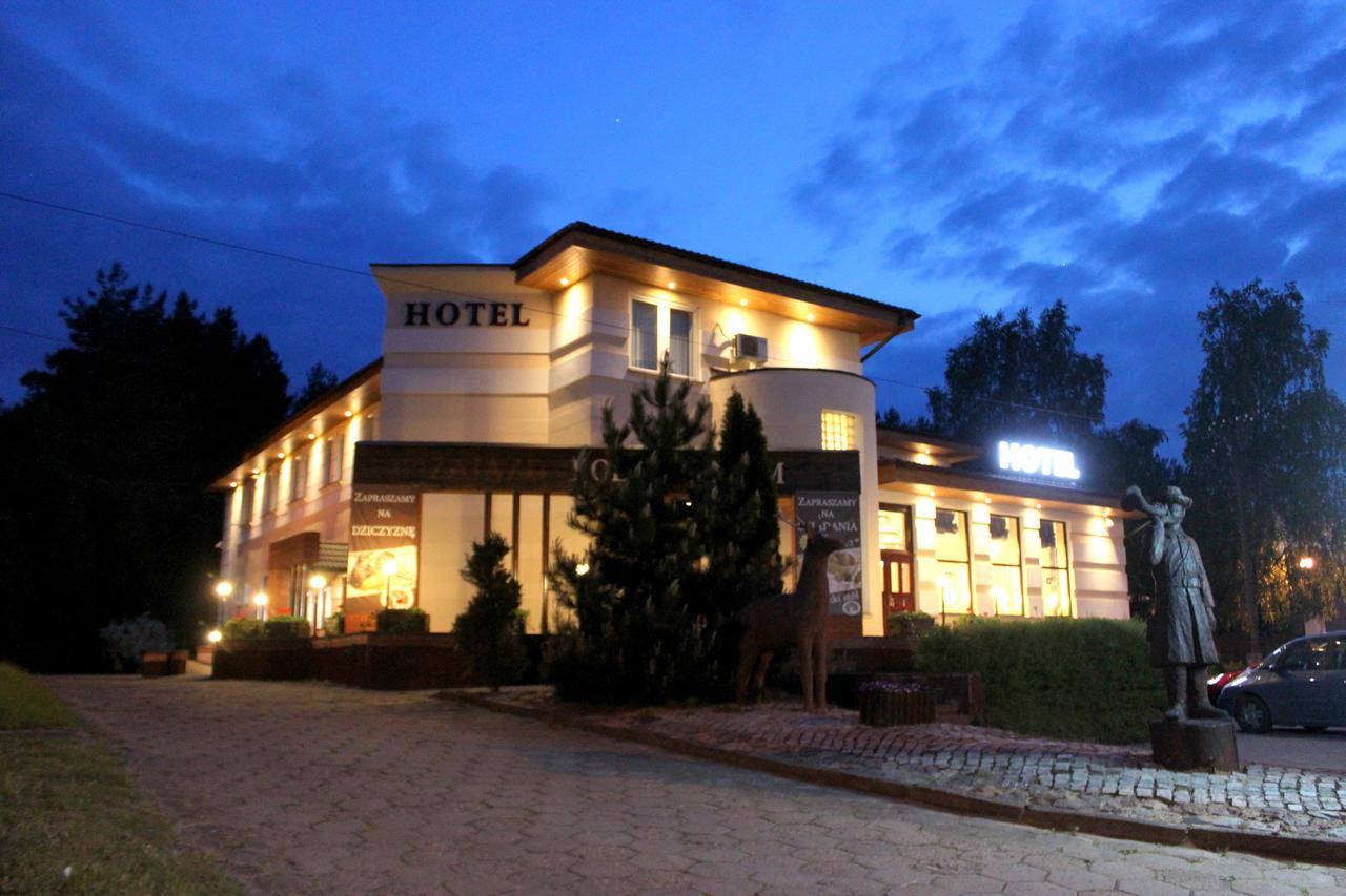 טוחולה Hotel Pod Jeleniem מראה חיצוני תמונה