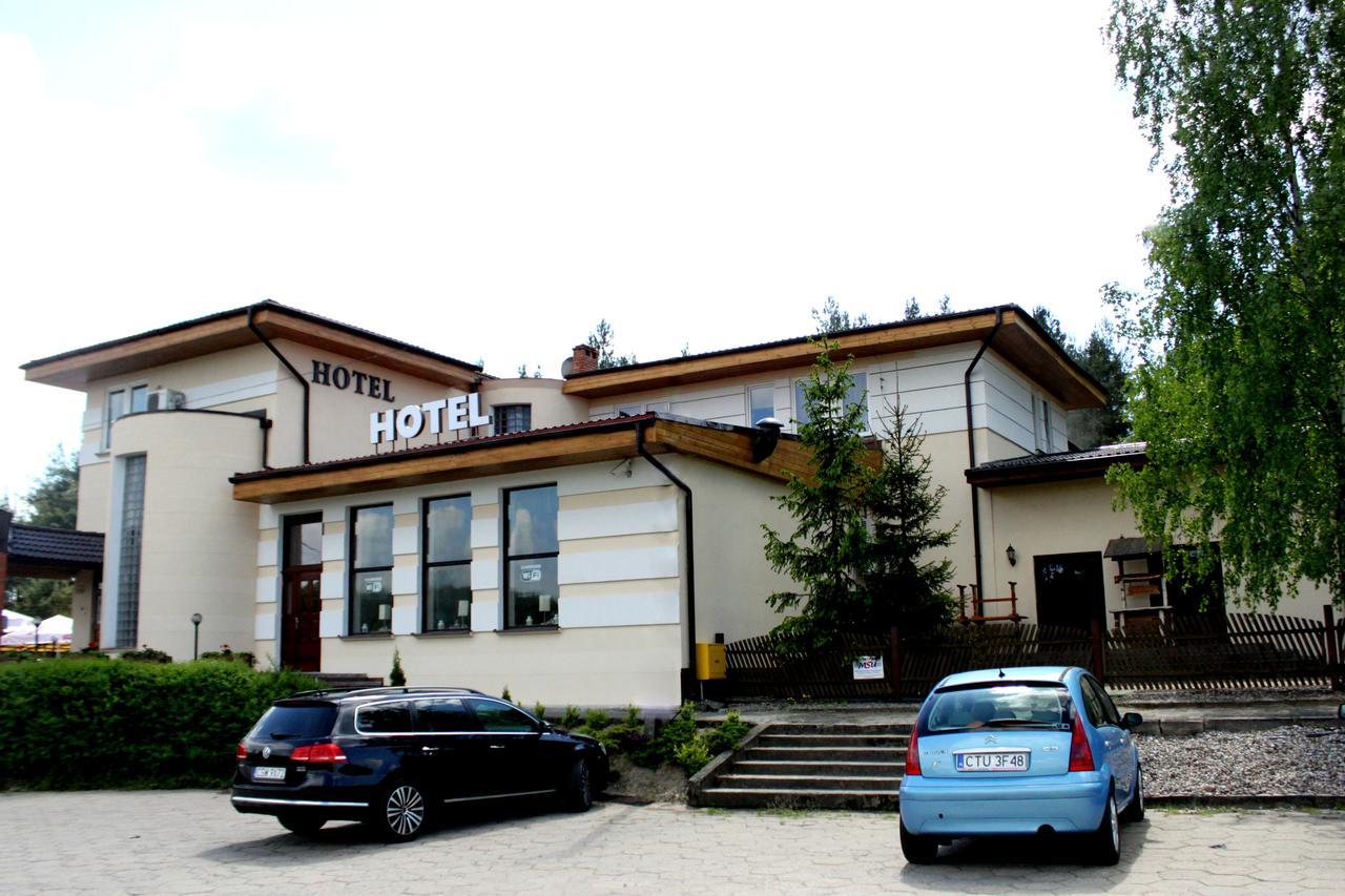 טוחולה Hotel Pod Jeleniem מראה חיצוני תמונה