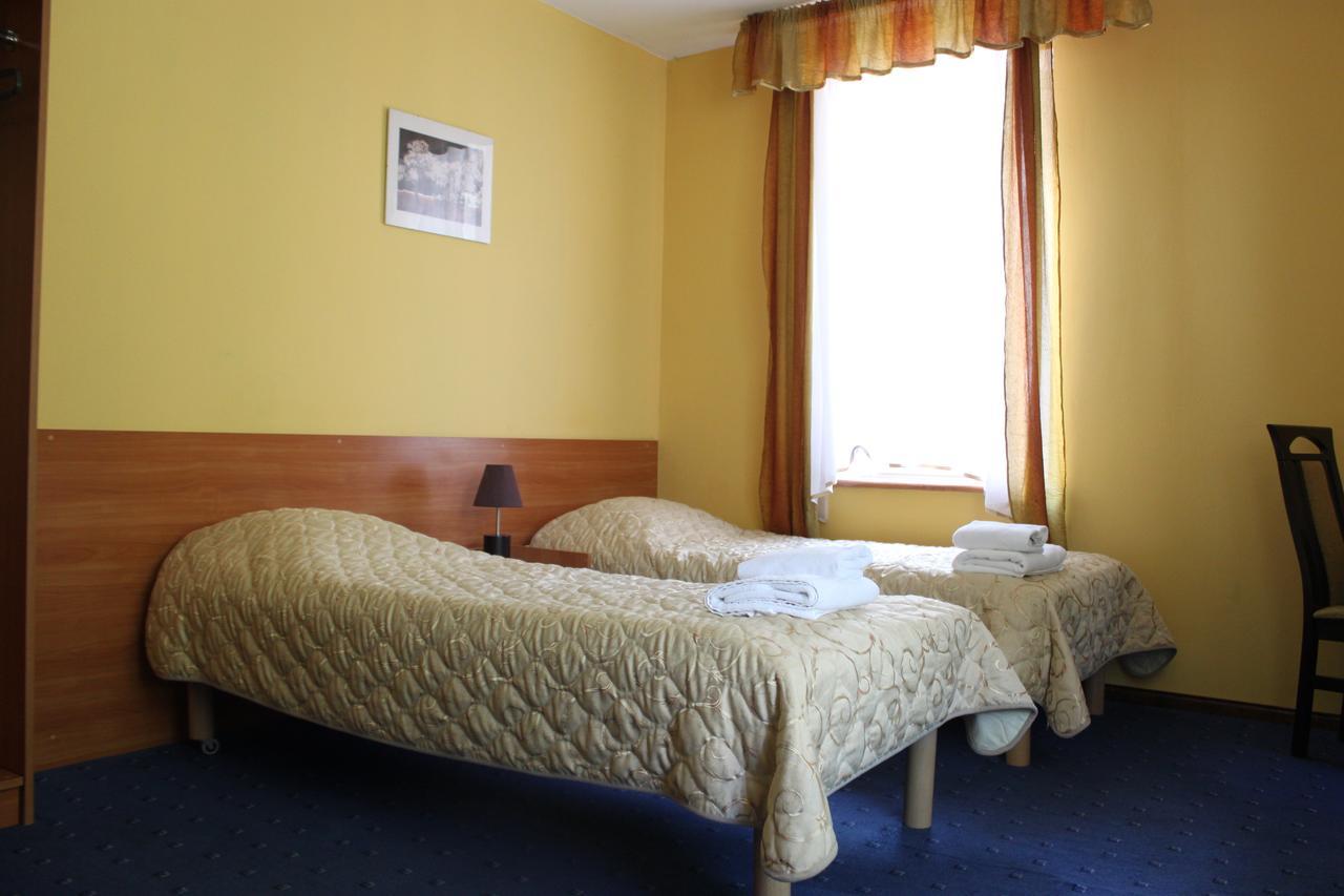 טוחולה Hotel Pod Jeleniem מראה חיצוני תמונה