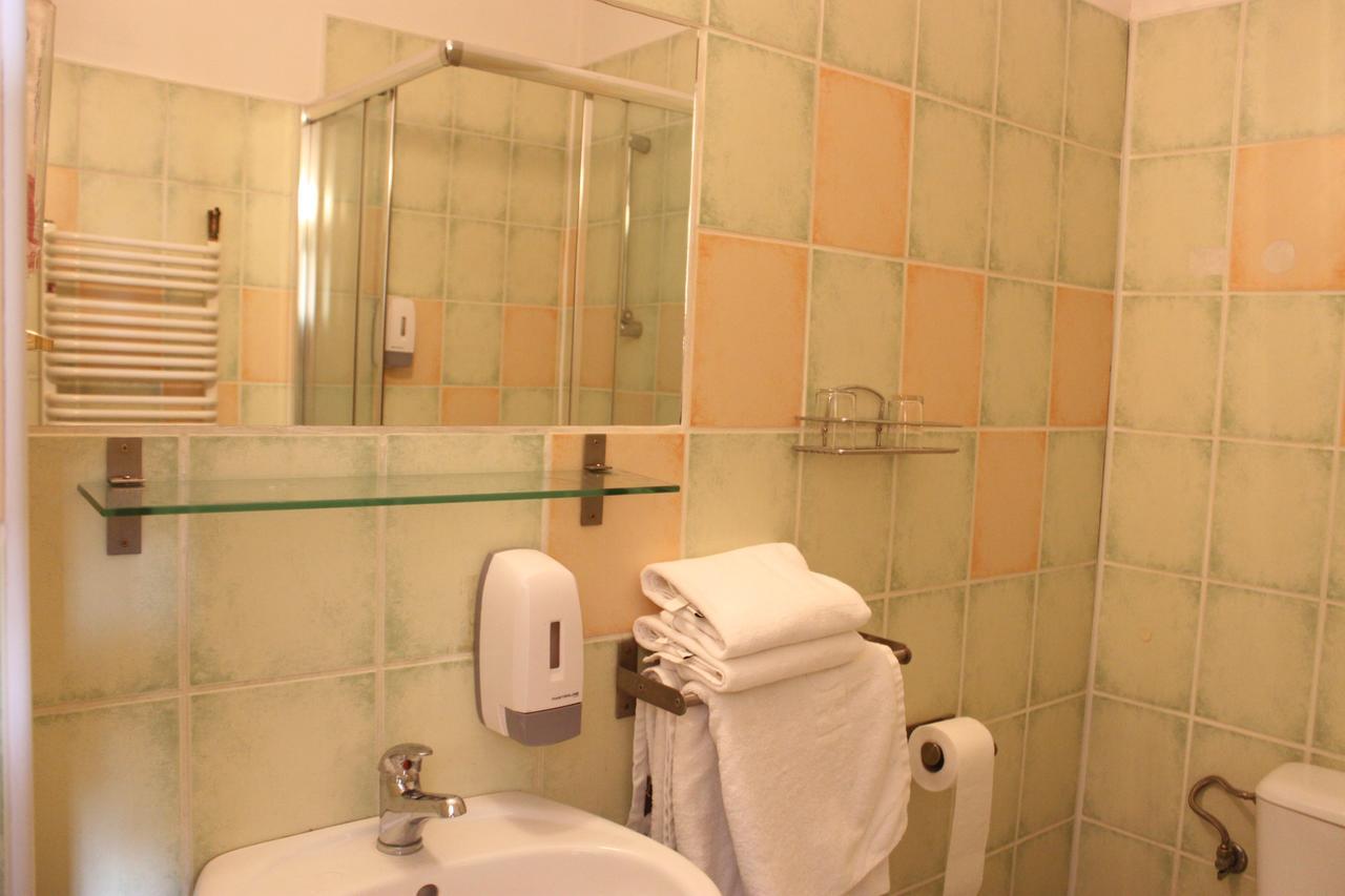 טוחולה Hotel Pod Jeleniem מראה חיצוני תמונה