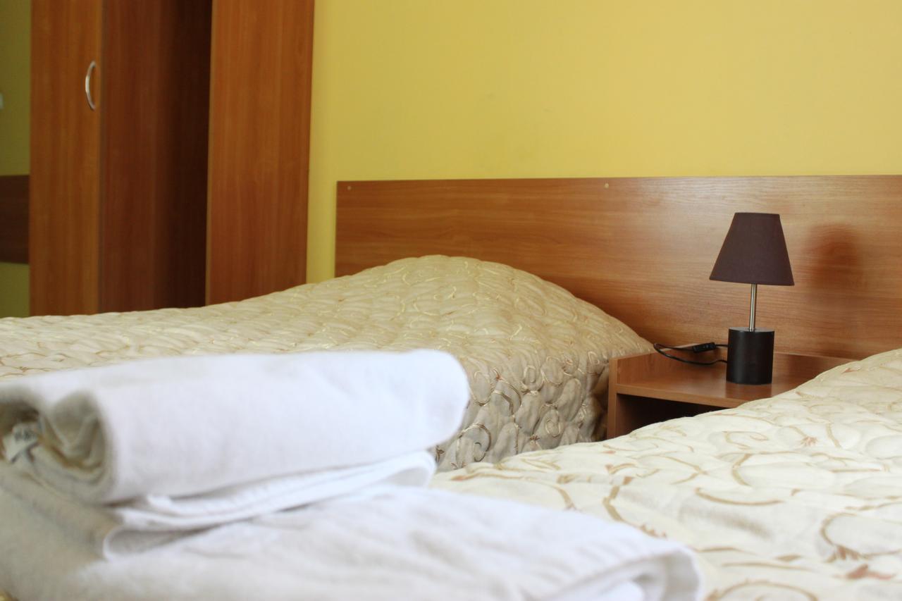 טוחולה Hotel Pod Jeleniem מראה חיצוני תמונה