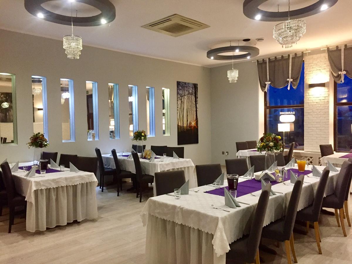 טוחולה Hotel Pod Jeleniem מראה חיצוני תמונה