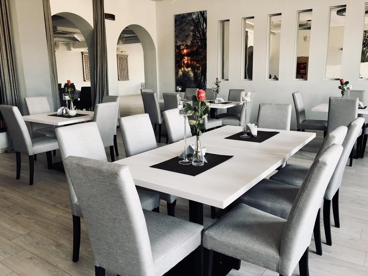 טוחולה Hotel Pod Jeleniem מראה חיצוני תמונה